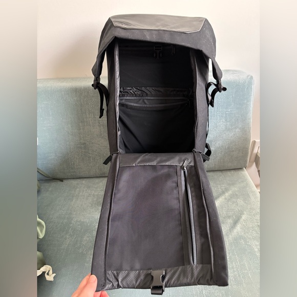 RYU 24L backpack like new - Picture 4 of 7